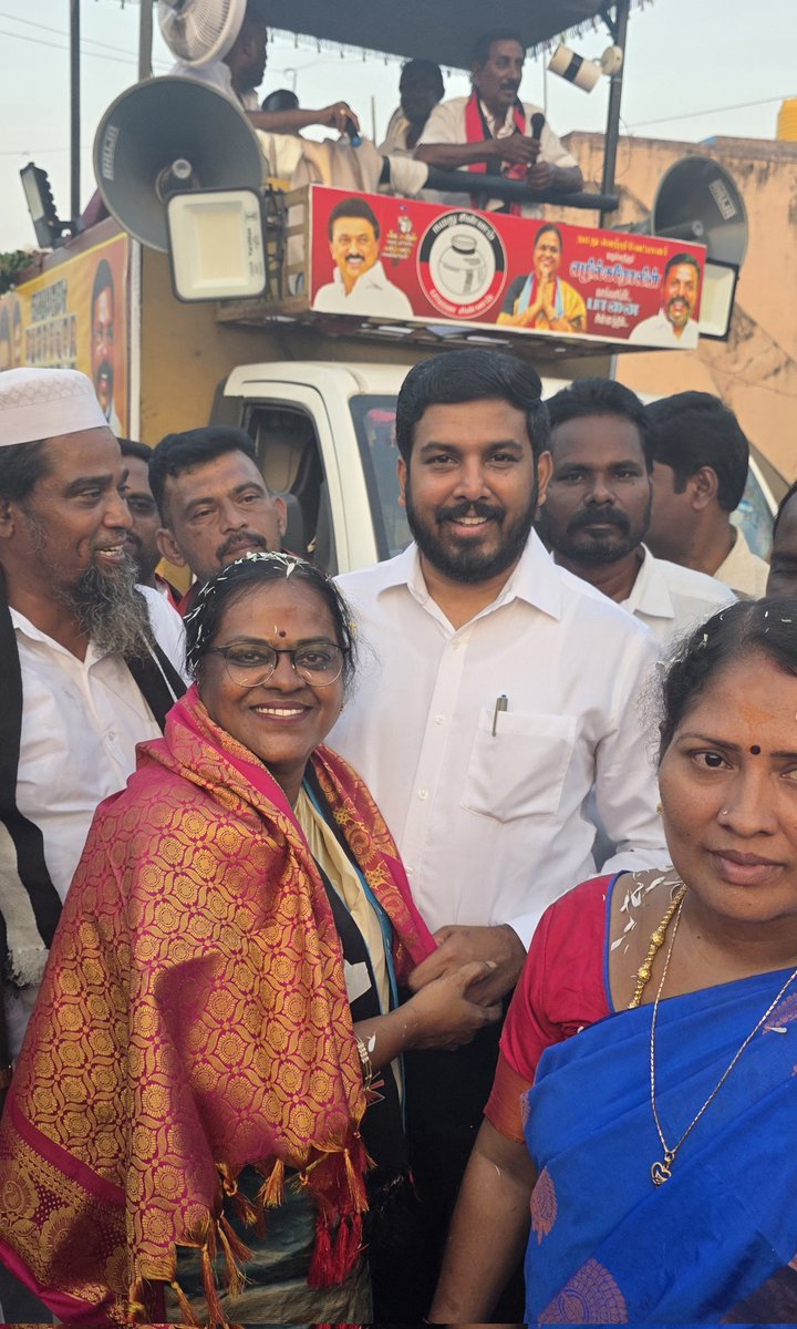 aloor_ShaNavas's tweet photo. அரக்கோணம் சட்டமன்றத் தொகுதி விசிக வெற்றி வேட்பாளர் வழக்கறிஞர் எழில்.கரோலின் அவர்களுக்கு பானை சின்னத்தில் வாக்குகள் கேட்டு பரப்புரை பயணம்.
#AloorShanavas #ElectionCampaign https://t.co/70f5zvX8TZ