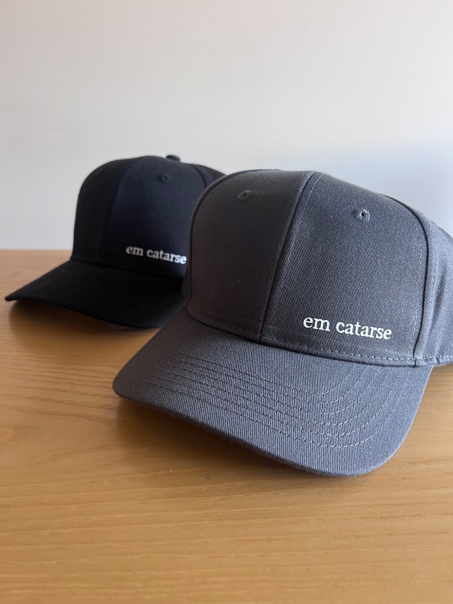 HCatarse's tweet photo. Boné em catarse 🧢☀️

Disponível no Bandcamp 
https://t.co/ZeJpT5l6SJ

Ou por mensagem privada!

A compra do boné inclui acesso ao disco catarse natural.

🙌🏼 https://t.co/COQPcthpCa