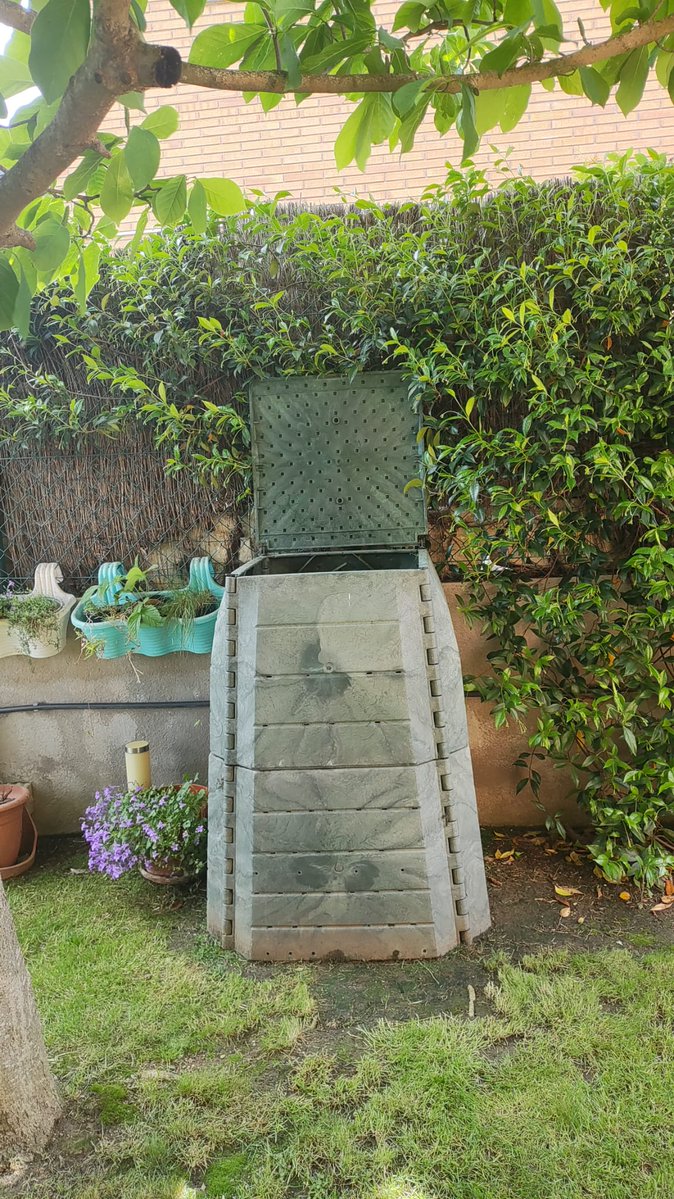 vic_mediambient's tweet image. Amb la primavera, nou taller de #compostatge casolà!🌱📆Dijous 7 de maig a les 7 de la tarda 
@CCVicJoanTriadu 
👉Per a ciutadania de #Vic i persones interessades a fer compostatge a casa

⚠️Inscripcions obertes, places limitades
ℹ️més informació: ja.cat/u8fpx
#compost