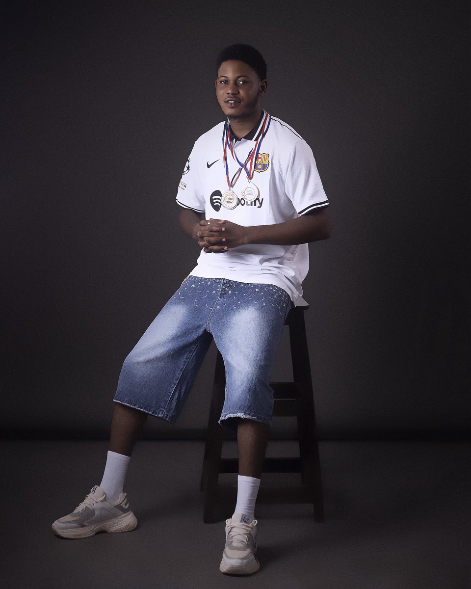 Goodluc43819188's tweet image. #FUNAABFYB26
DAY 3 #Jerseyday