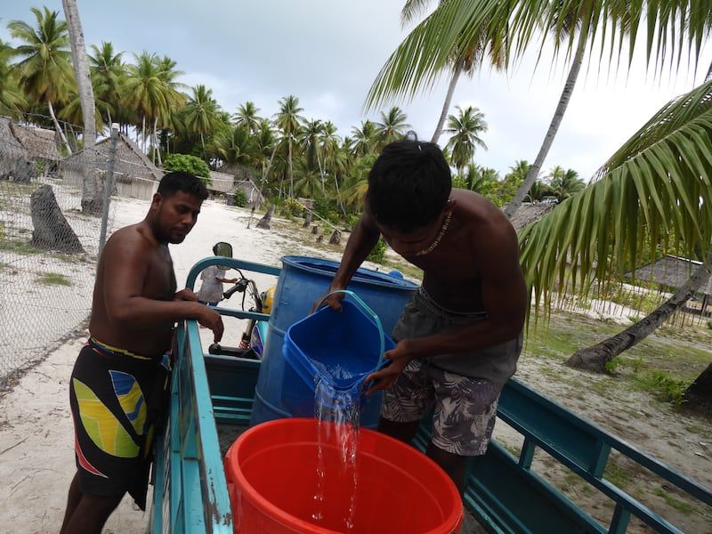 friendsunaoc's tweet image. Solar-powered desalination plants provide clean water to people in #Kiribati atolls. #FaithInAction #LDS 
buff.ly/iOu5LC3
