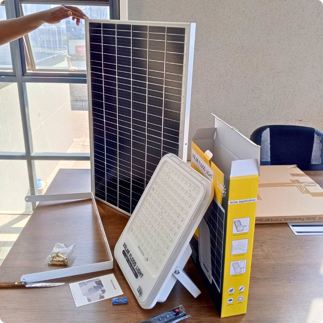 dong_solar's tweet image. 💡 Say goodbye to dark spaces! 🌙

The 500W Solar Flood Light (Daylight White) delivers:
🌞 Solar efficiency
🔋 Long-lasting 
🌧️ All-weather durability
Perfect for homes &amp;amp; large outdoor areas
💰 KES 17,000
📞 0113106275
🛒 link.dongsolar.co.ke/500WFLOOD
#SolarFloodLights #DongSolar