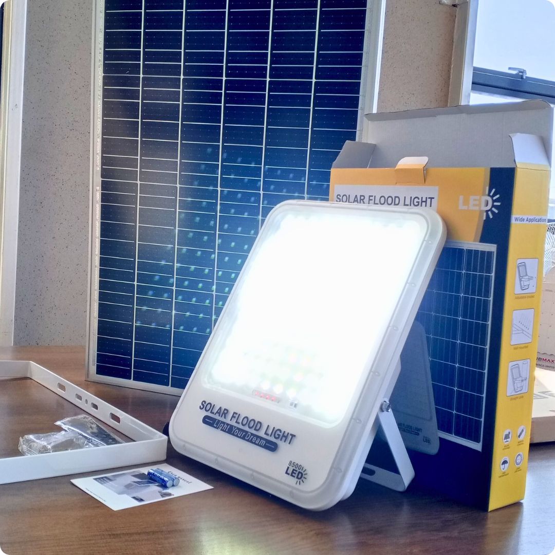 dong_solar's tweet image. 💡 Say goodbye to dark spaces! 🌙

The 500W Solar Flood Light (Daylight White) delivers:
🌞 Solar efficiency
🔋 Long-lasting 
🌧️ All-weather durability
Perfect for homes &amp;amp; large outdoor areas
💰 KES 17,000
📞 0113106275
🛒 link.dongsolar.co.ke/500WFLOOD
#SolarFloodLights #DongSolar