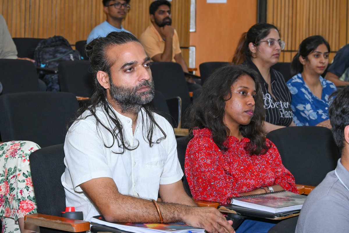 DoMS_IITKanpur's tweet image. The seminar explored how AI is reshaping research, redefining novelty, and guiding doctoral journeys in disruptive times. 
Insightful, practical, and thought-provoking—thank you for the inspiring session!
#Seminar #Innovation #Novelty #AIinResearch #IITK @IITKanpur
