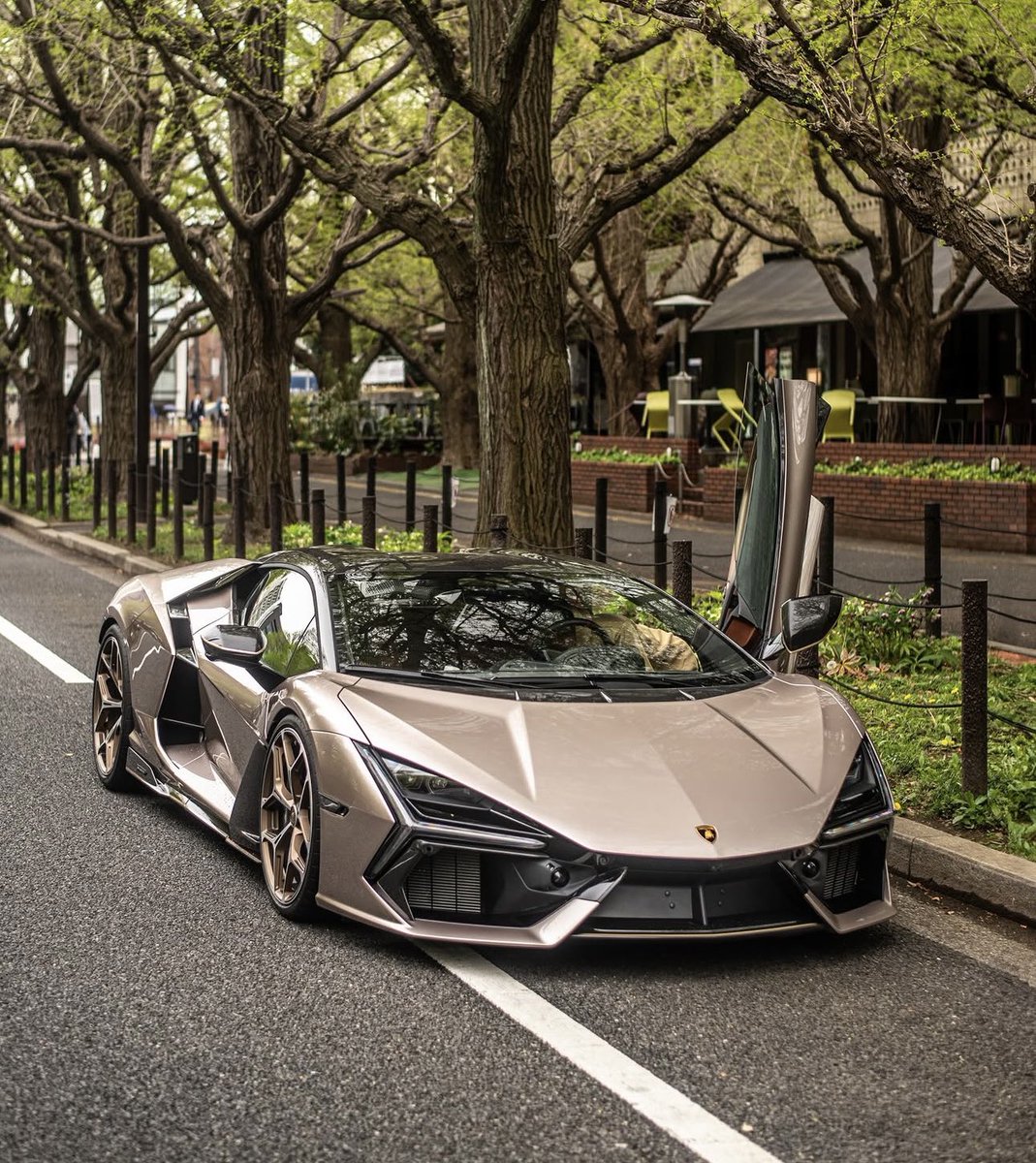 Lamborghini Club tweet media