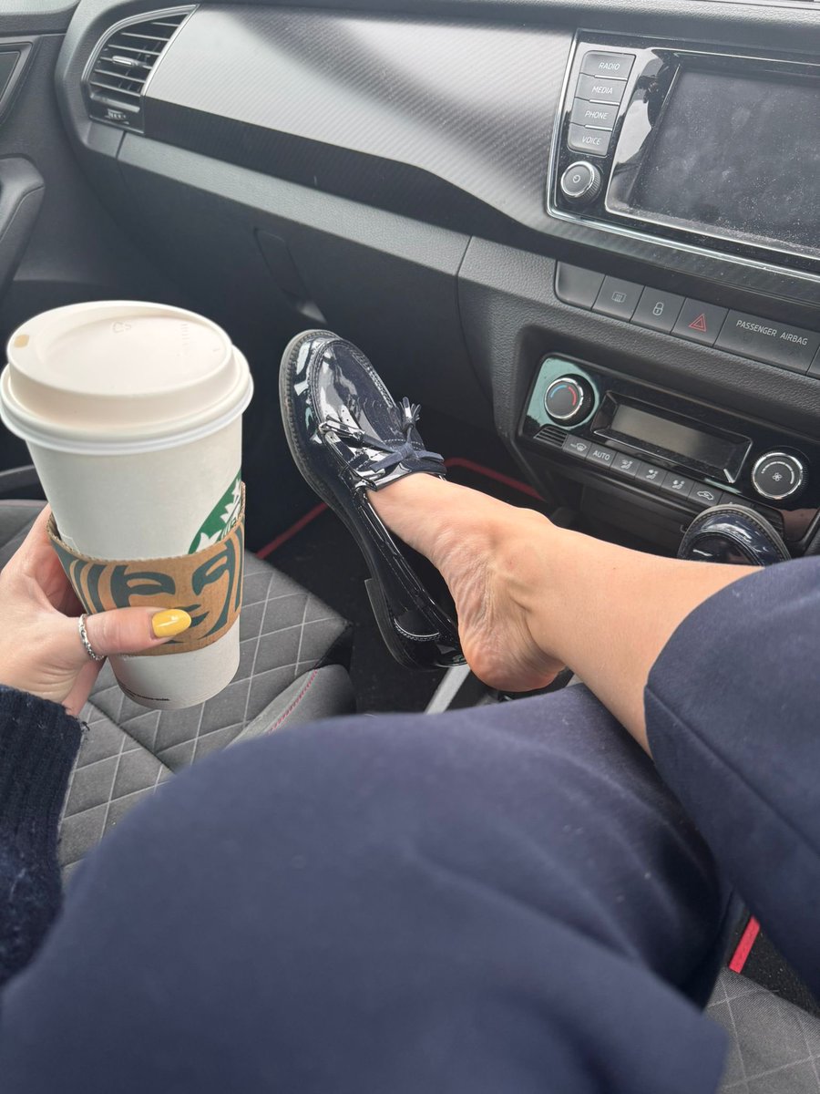 Tinysize3s's tweet image. Little starbies run 😇 #feet #coffee
