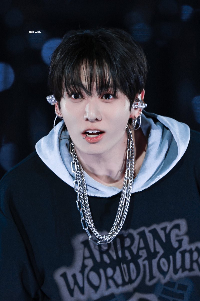 정국 잘생긴 거 너무 좋네…. 잘생겻는데 안 늙고 그래서 영원히 귀엽고 영원히 소년미 잇는 거 진짜 너무 좋으네..