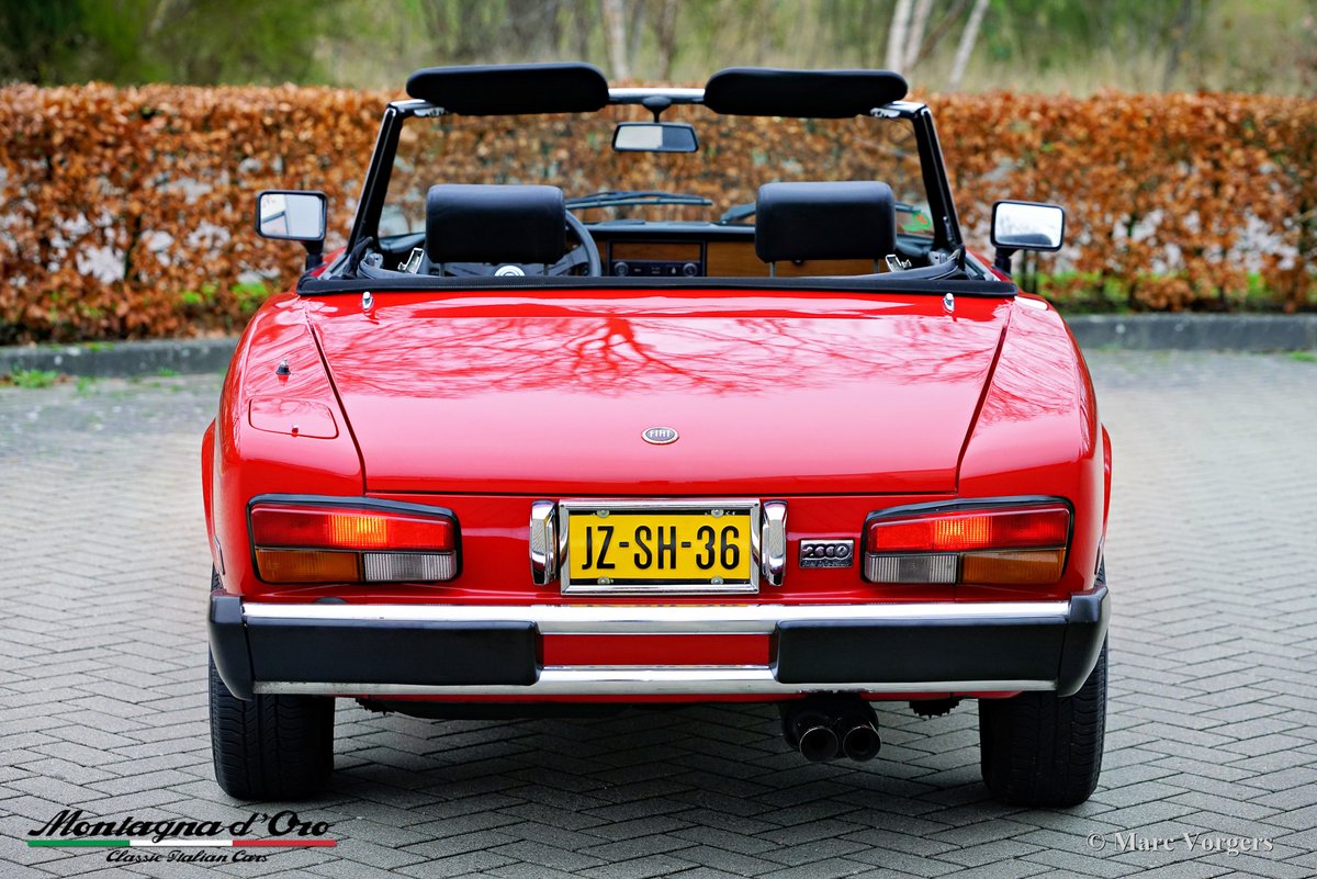 Get ready for open top summer fun! Great 1980 Fiat 124 Spider 2000 for SALE at Montagna d'Oro. The Spider is a very handsome and practical classic for weekend outings and road trips! More photos, info and price: classicargarage.com/cars-for-sale/…

#Fiat #Fiat124Spider #Fiat124Spider2000