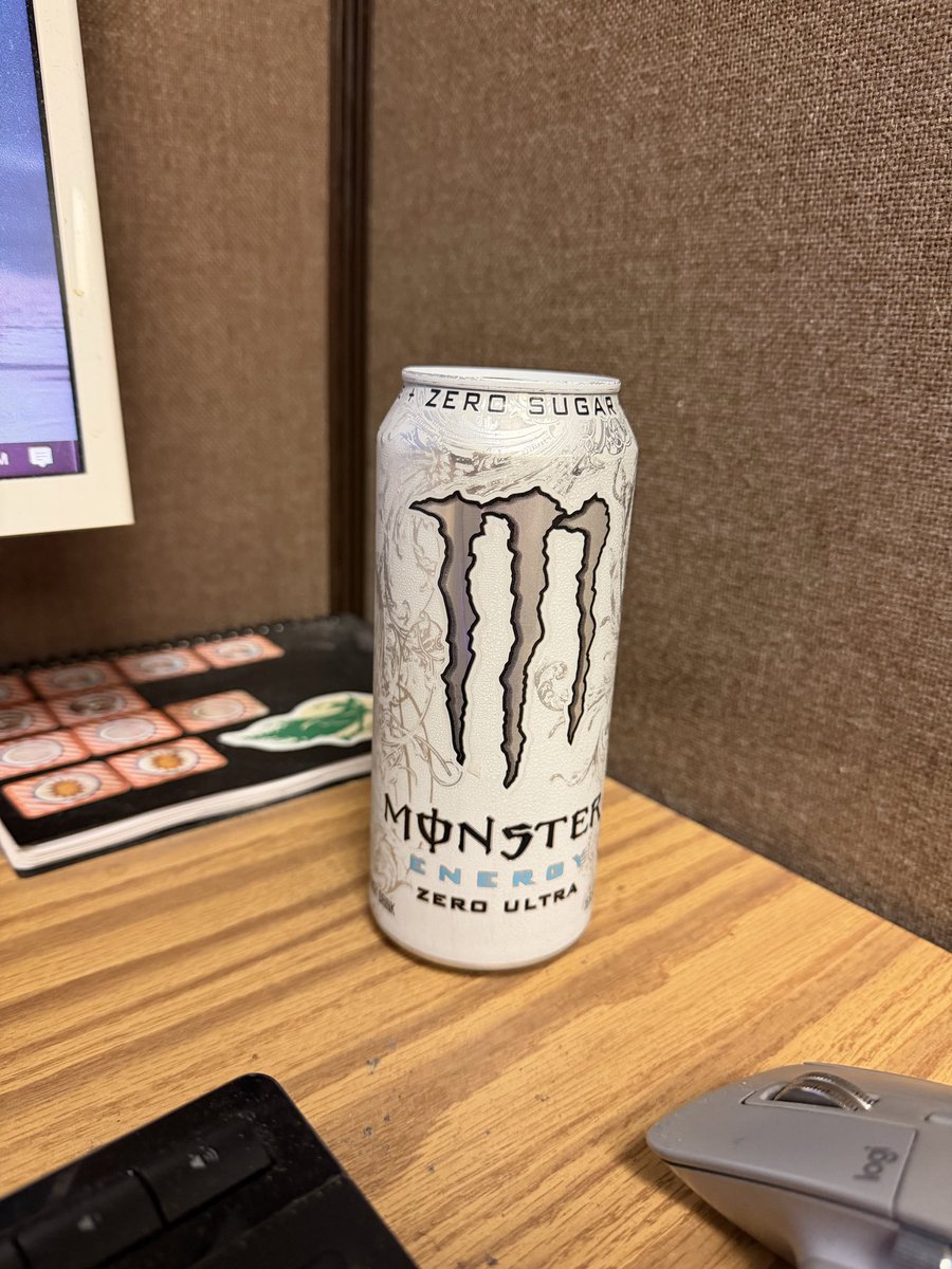 SolitaryBoy1250's tweet photo. Happy #MonsterWednesday! I was supposed to have a dining table delivered yesterday but it never showed up. But it’s okay, you can’t be drinking white Monster & be upset at the same time. The two can’t co-exist https://t.co/xkw3FRxZ9h