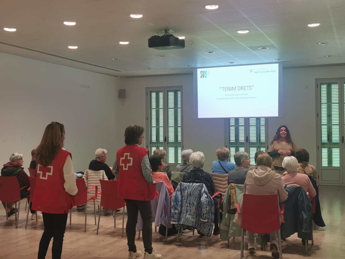 Dimecres passat vam rebre a la referent de gent gran de l'Ajuntament de Sant Vicenç dels Horts, la Raquel Fernández Madrigal, qui ens va fer una xerrada contra l'edatisme. Ens va explicar què és i què comporta aquest tipus de discriminació.
🙏Bona feina Raquel.
<a href="/AjuntamentSVH/">Ajuntament SVH</a>