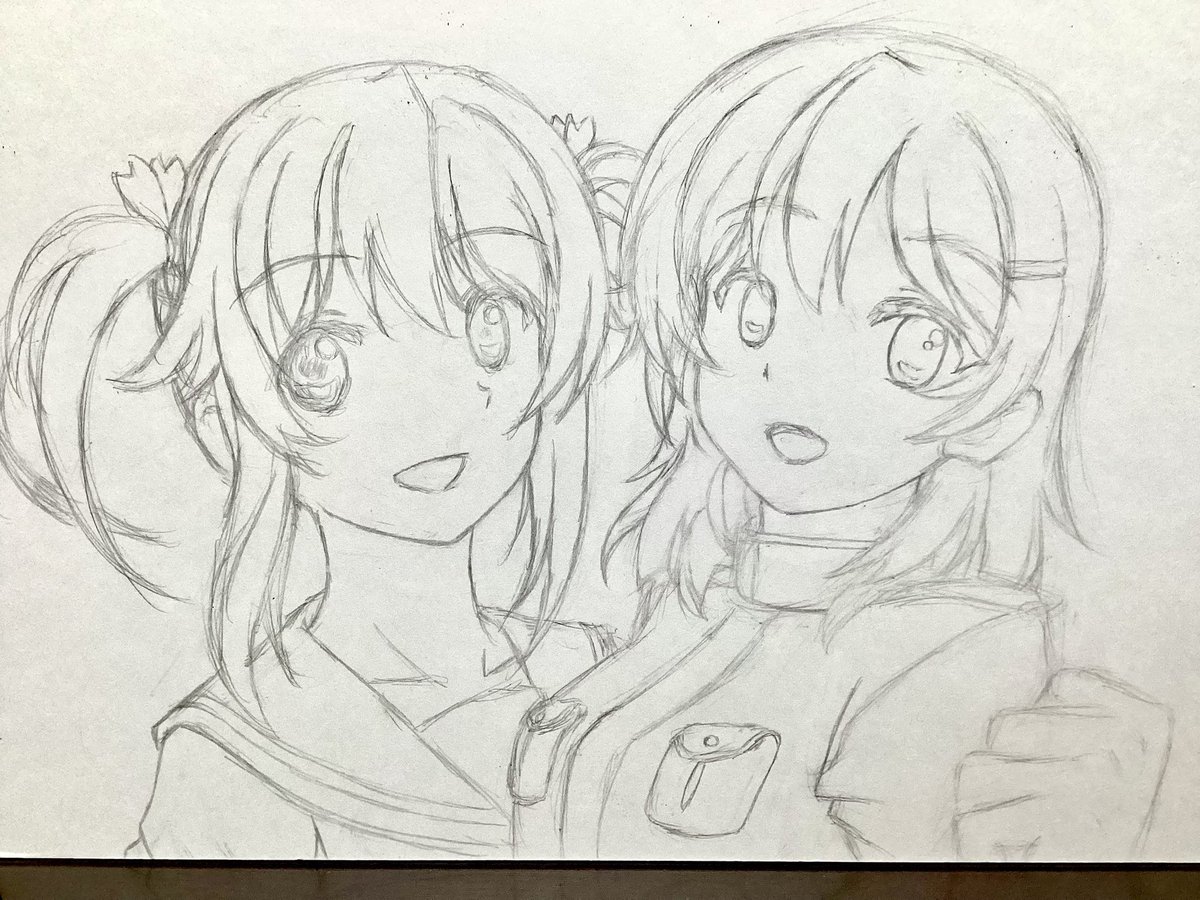 今までずっと縦長の目玉は、描いてなかったのですが、はいふりを描く為に描く事になったです。
写真のは、まだ仮の線なので修正入ると思います。
今回、岬の方が描き易かったです。
最終的に色入ります。
大きさは、約A4サイズ。
完成したら、横須賀市内の某所に寄贈予定。