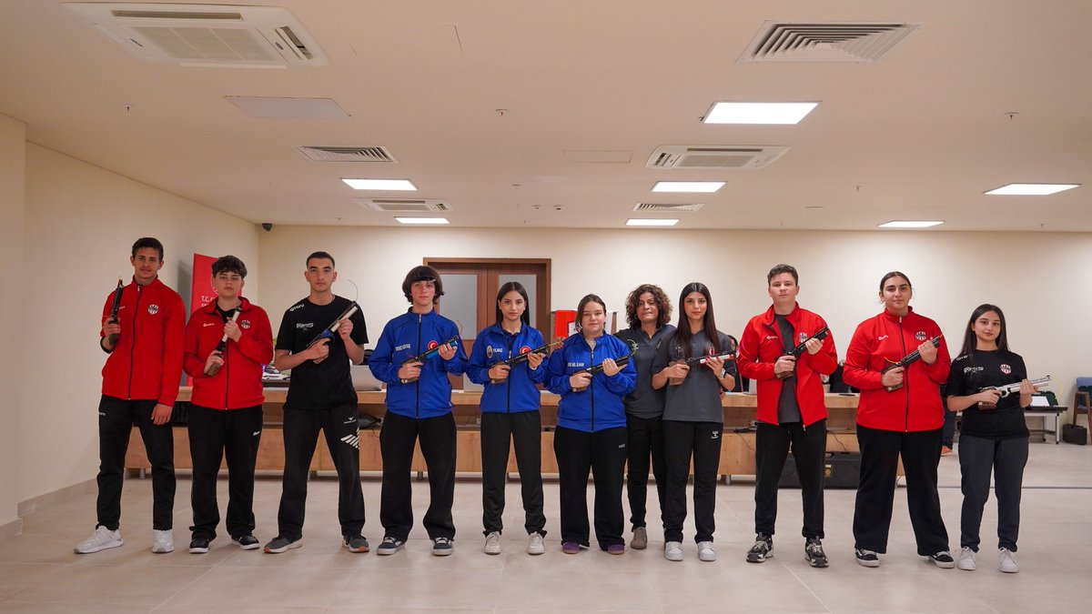 🎯 Nefes kontrolü, odak tam…

Okul Sporları Yıldızlar Havalı Tabanca müsabakalarında gençler her atışta konsantrasyonunu sahaya yansıtıyor. 😊

📍 Ata Sporları Merkezi