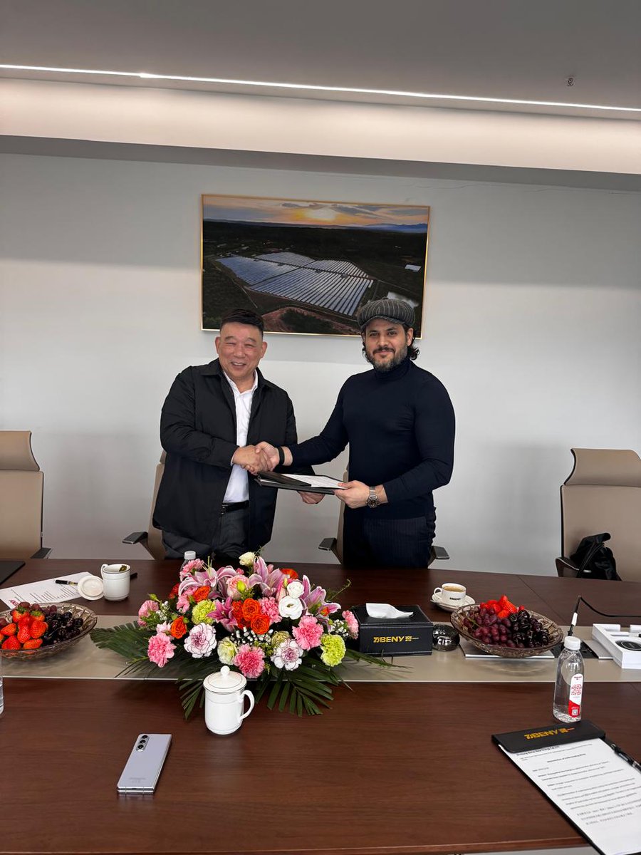 في خطوة تعكس قوة التعاون الاستراتيجي، نعلن بكل فخر توقيع شراكة بين شركة ZJBeny الصينية الرائدة في تقنيات الطاقة الحديثة والتنقل الكهربائي، وشركة SGS السعودية ذات الحضور الريادي في السوق السعودي والمنطقة، نحو مستقبل أكثر ابتكارًا واستدامة