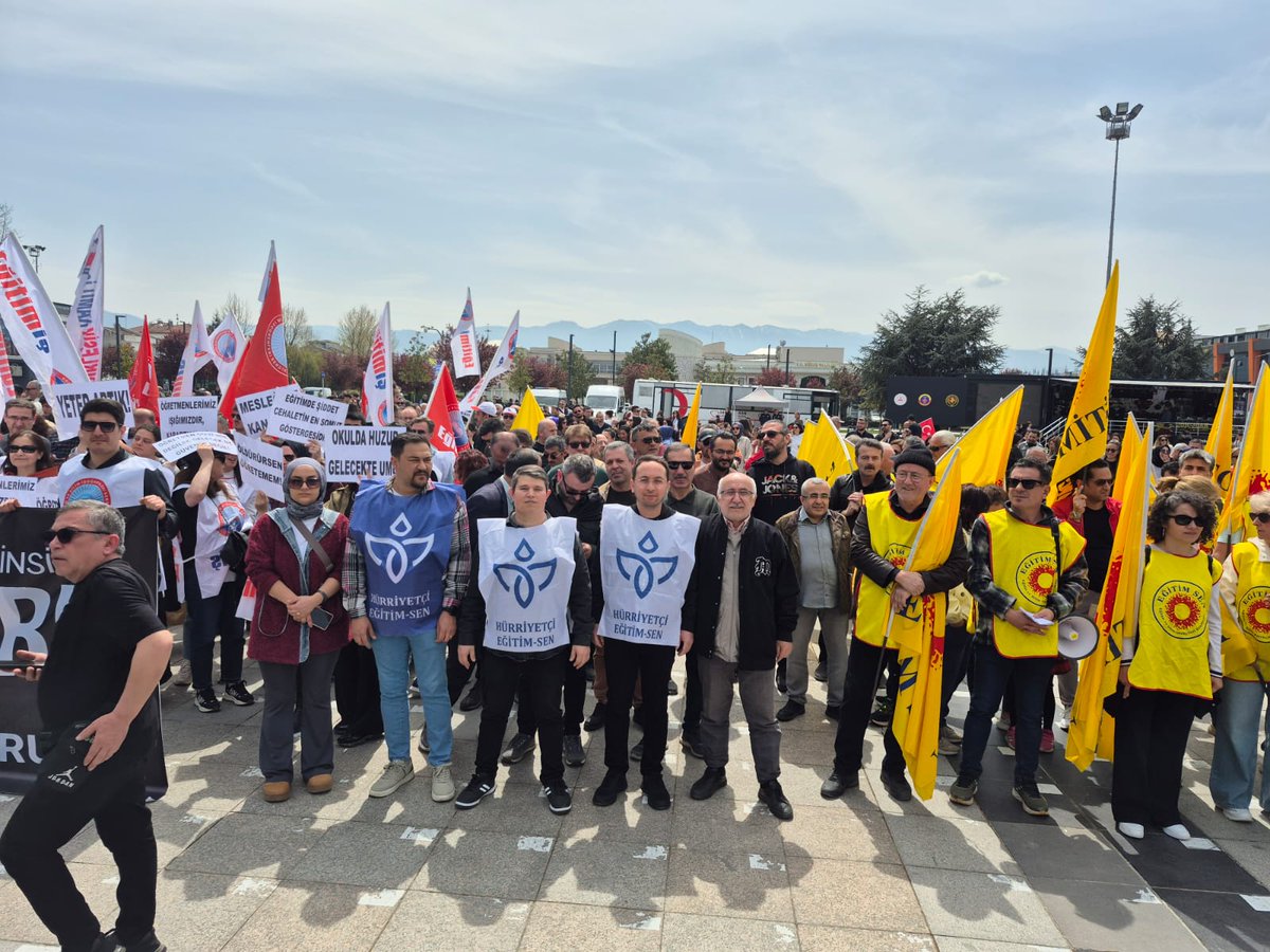 yilyum28's tweet photo. Okullardaki şiddet olaylarına karşı eylemdeyiz. https://t.co/C7e0SXYluO