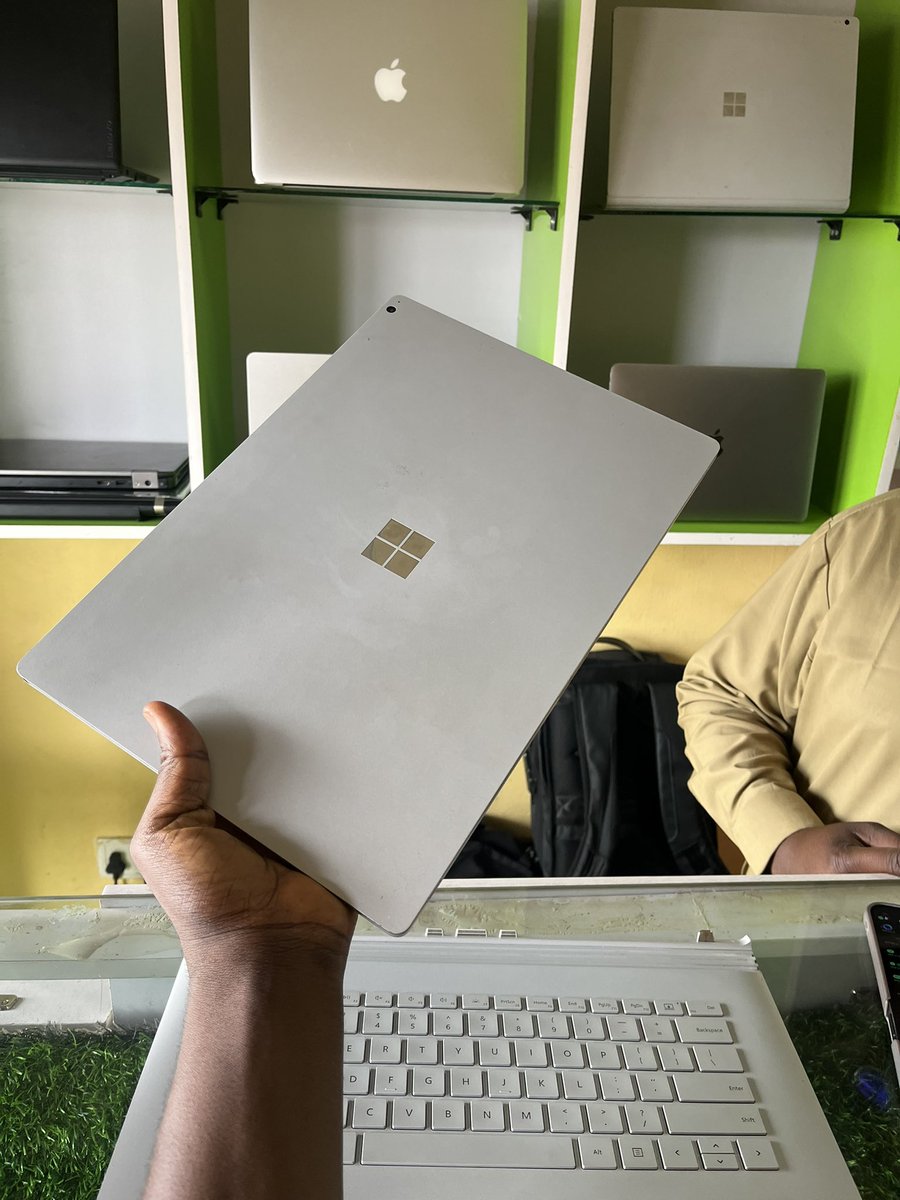 ArewaGadgetPlug's tweet photo. S u r f a c e  L a p t o p 
Intel co i7 
16GB Ram 
1TB SSD
Touchscreen and Detachable 
6GB Dedicated Nvidia graphics card 
Got a slightly crack on the screen 
Going for #470k $350 https://t.co/QCZUbRsBIZ