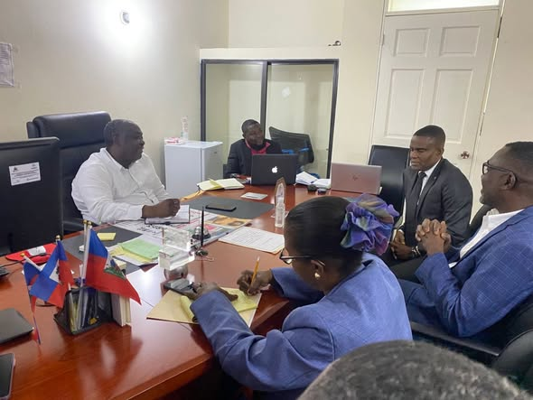 lequotidien509's tweet image. Le secrétaire d’État à l’intégration des personnes handicapées, Genard Joseph, a tenu le 14 avril 2026 une réunion de travail avec la BRH, le CNC et l’OMRH sur l’autonomie des personnes handicapées. #Inclusion #Handicap #Haïti