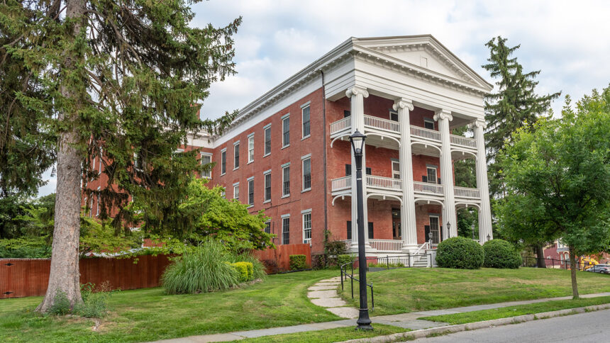 _McKnightsSL's tweet image. A New York #seniorliving community forced to close in 2024 due to financial challenges reopened this month following a grassroots campaign, but administrators acknowledge that the “fight isn’t over yet.”
tinyurl.com/pezz48v7