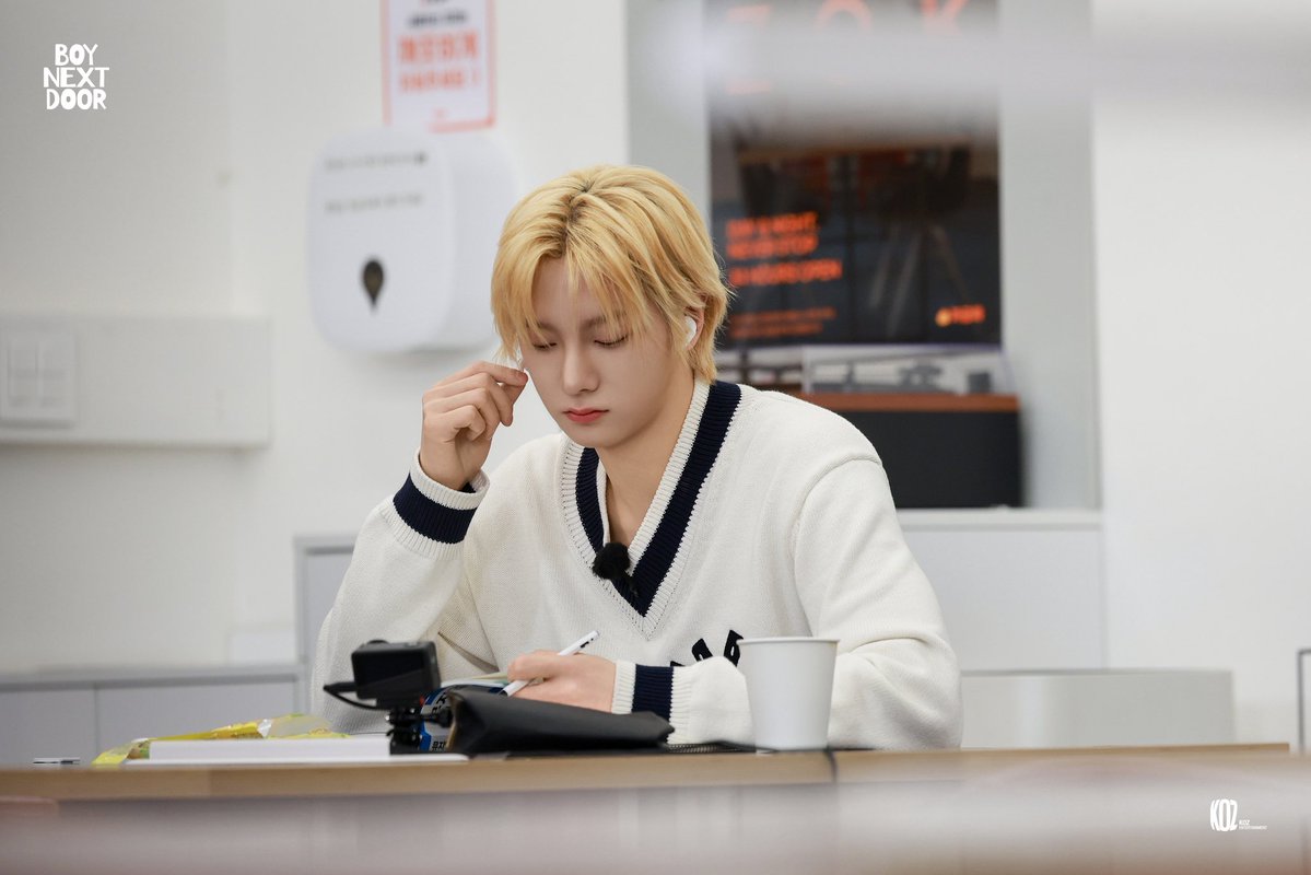 infobndbr's tweet image. 📸 Registro de fotos do BOYNEXTDOOR no EP. 52 do 'WHAT? DOOR!'. 

(1/6)
#BOYNEXTDOOR #보이넥스트도어 #BND