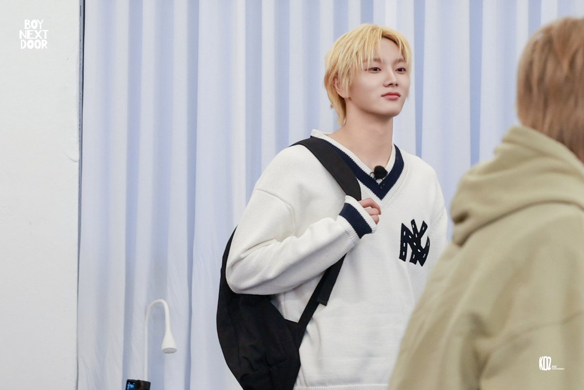 infobndbr's tweet image. 📸 Registro de fotos do BOYNEXTDOOR no EP. 52 do 'WHAT? DOOR!'. 

(1/6)
#BOYNEXTDOOR #보이넥스트도어 #BND