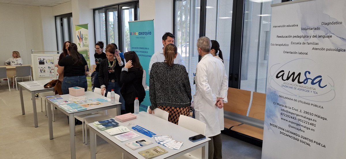saludaxarquia's tweet photo. #DiaMundialAutismo 
Con objeto de concienciar y sensibilizar importancia adecuada atención a pacientes con Trastorno del Espectro Autista (TEA), desarrollado mesa informativa conjunta con Asociación Malagueña de Síndrome asperger, @acteaaxarquia y Asociación Taller de la Amistad. https://t.co/kWucm8TZDZ