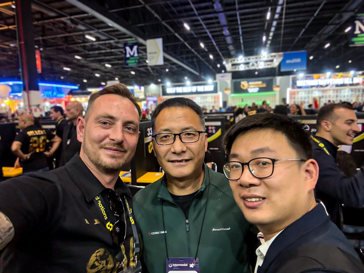 AstralGlobalLog's tweet photo. Meetings were the order of the day yesterday at Intermodal South America 2026.

Let us know if you're attending in the comments.

#intermodal2026 #logistics #brazil #freight #shipping https://t.co/d3UPDfryMM