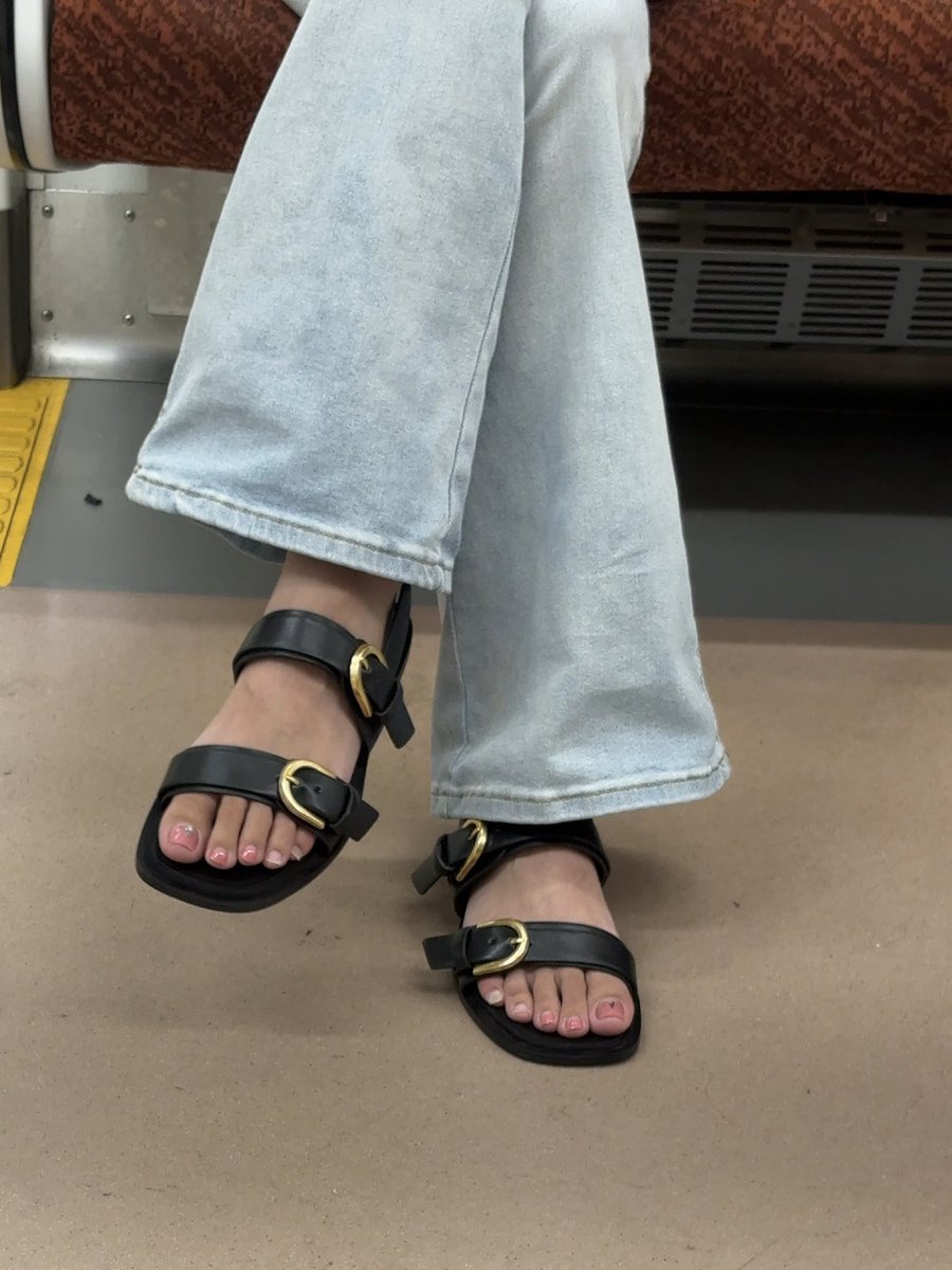 FootFeet6prf's tweet photo. 脚より足
#足フェチ #つま先フェチ #feet https://t.co/TBvKNKoolX