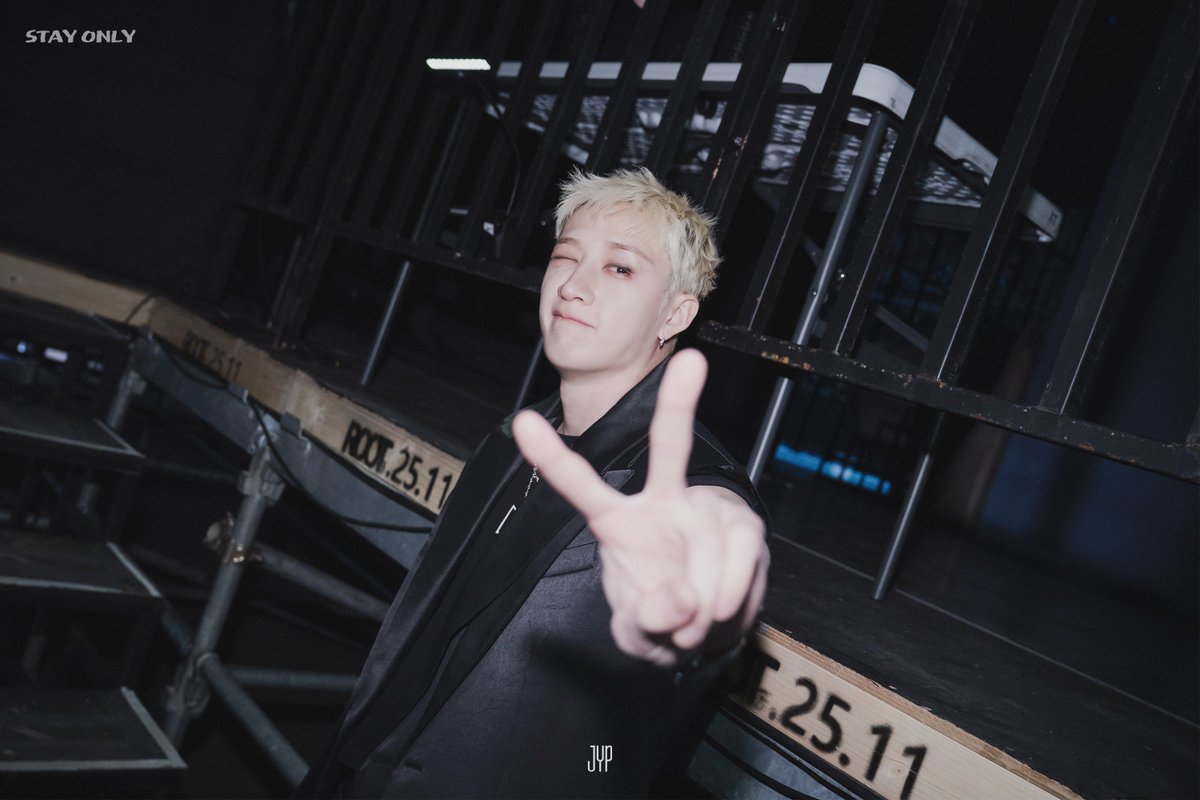 Stray Kids 6TH FANMEETING '𝗦𝗧𝗔𝗬 𝗶𝗻 𝗢𝘂𝗿 𝗟𝗶𝘁𝘁𝗹𝗲 𝗛𝗼𝘂𝘀𝗲' Behind the Stage🏠📷 #방찬