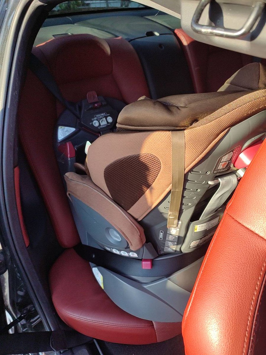 Jizel88's tweet photo. 車の知識ゼロの19歳が車屋で一目惚れした初の愛車
購入半年でAT改MTにしてディープな弄りにどっぷり浸かり
結婚したり離婚したり再婚したり波乱万丈な人生を共にし
生まれてすぐの息子が人生で初めて乗った車であり
人生の1/3を共にしている相棒

これからもよろしく！

#RX8 
#走りたいをつくりたい https://t.co/pKxC8Q8TvV