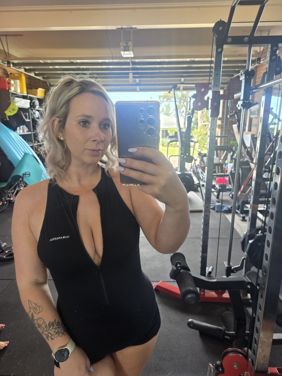 Aussiegymbeauty_ tweet media