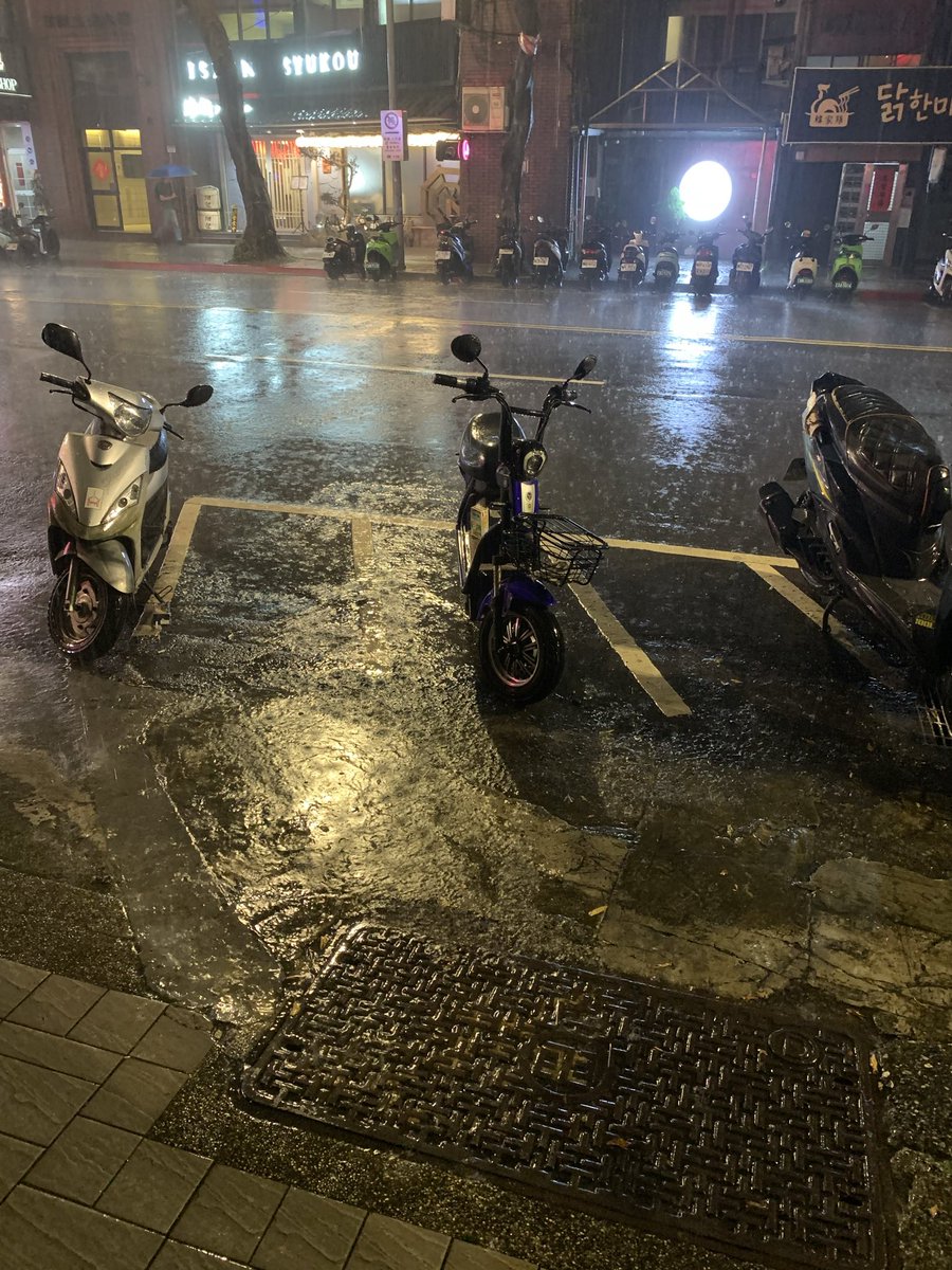 ZY不力歪 tweet media