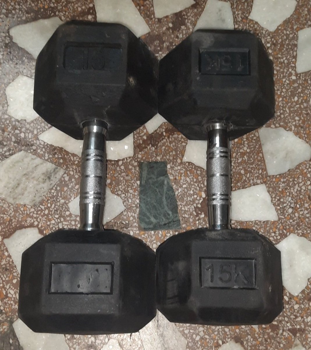 AshishK5's tweet image. @MyntraSupport @myntra For my complaint no 26041116280366226005 &amp;amp;  Order I'd 132614864319169396103 
 #WrongSize HexDumbles sent at my address
7 days Replacement as commited was refused after delivery
Now my mailed Replacement Complaint with photos not resolved,open fraud Myntra ?