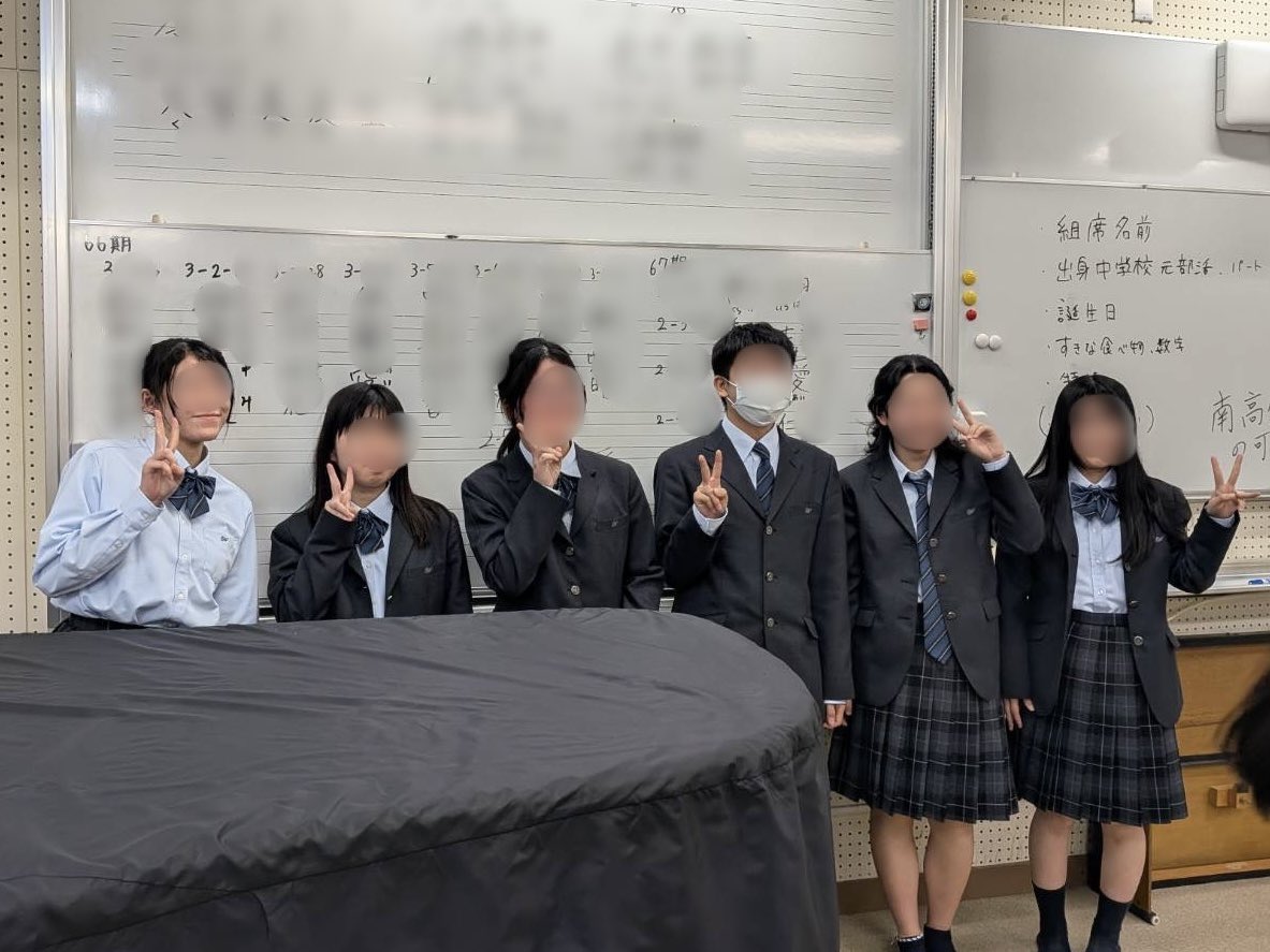 ymmc_ob's tweet photo. 今日は部結成♫ 音楽部に68期生として、女性5人、男性1人の計6名が入部してくれました🥳ようこそ⭐️

今年度から、山上加奈先生が顧問に就任されました✨
伊藤明日奈先生と共に、南高音楽部の新体制がスタートです‼️ https://t.co/1a2hKYLedP