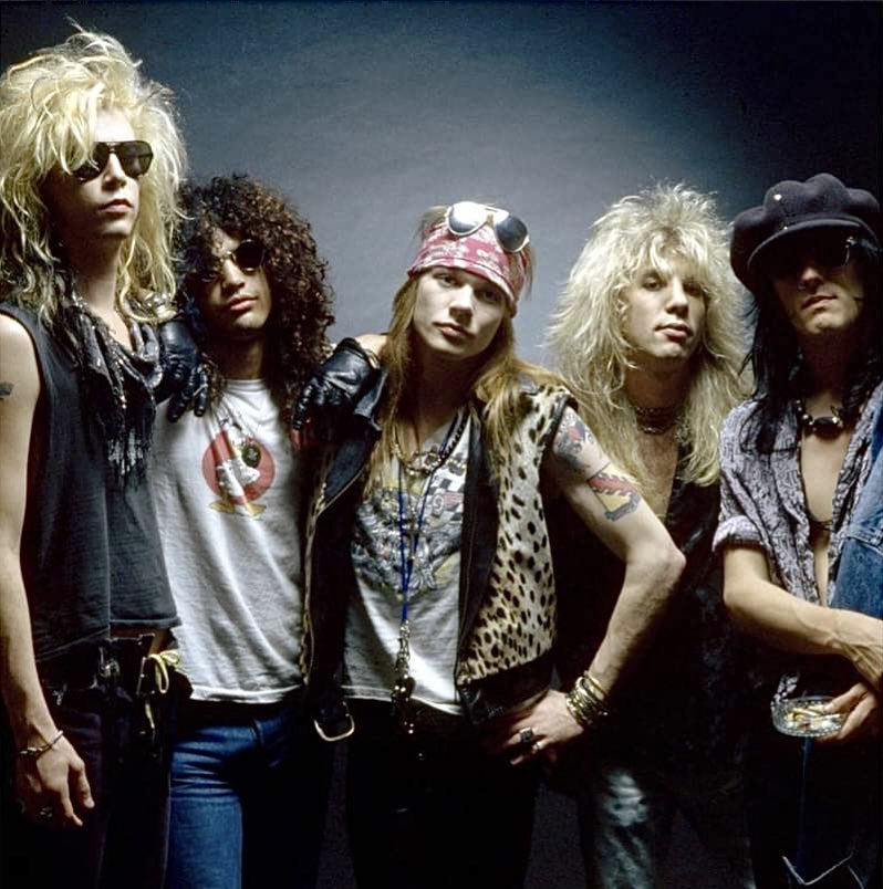 Akki_Sixx8429's tweet photo. 初めて聴いた時の衝撃が今でも忘れられないGUNS N' ROSES「APPETITE FOR DESTRUCTION」(’87)

全曲シングルカット出来そうなキャッチーな楽曲、それらを歌うアクセルの変幻自在のヴォーカル、スラッシュの渋過ぎるギターソロなど何もかもがとにかく強烈なインパクトを放つ本作には当時度肝を抜かれた。 https://t.co/46IjXZsClV