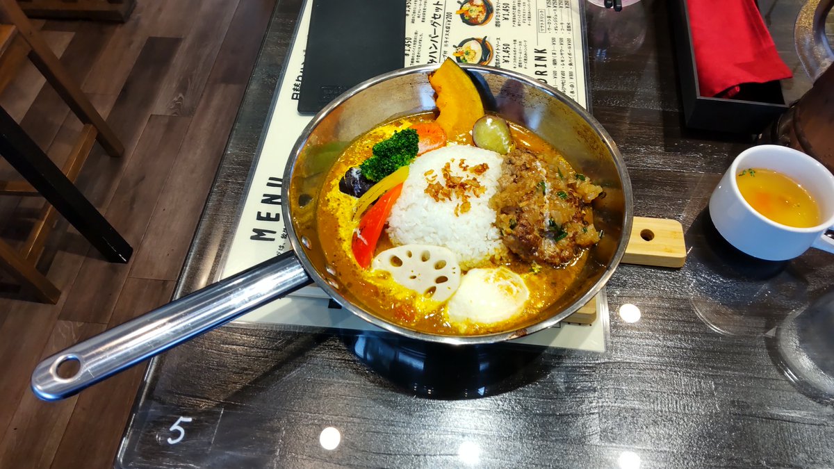 DMCFZ7's tweet photo. 『ハンバーグ きりん ROUTE68』 日替りハンバーグカレー🍛
 飲めるほどやわらかいハンバーグに🍳温玉かけて美味しくいただきました🍴🙏 https://t.co/oQIFUP50Rf