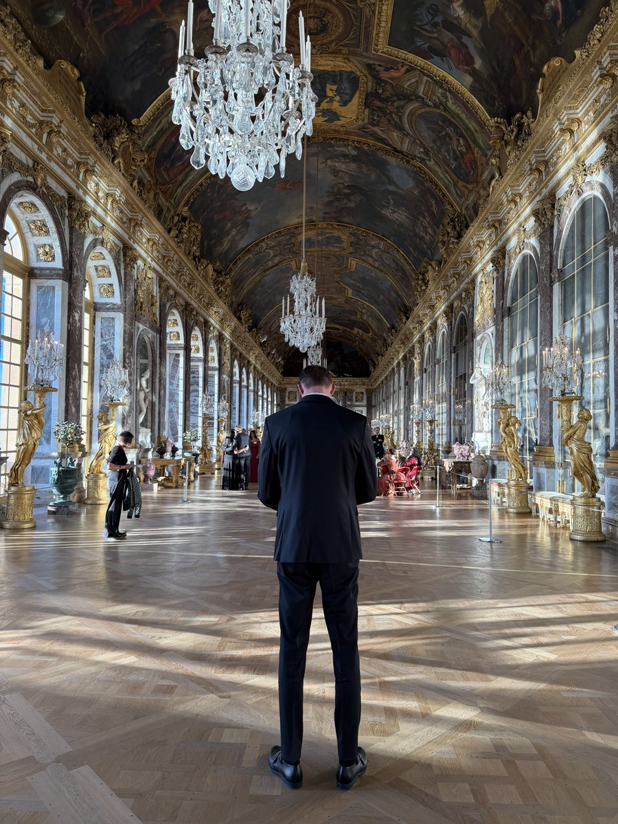 WillMcFletcher's tweet photo. PBW Dinner at Versailles was lit. Might change my Bio to "Digital assets manager" https://t.co/zXieQyXkuQ