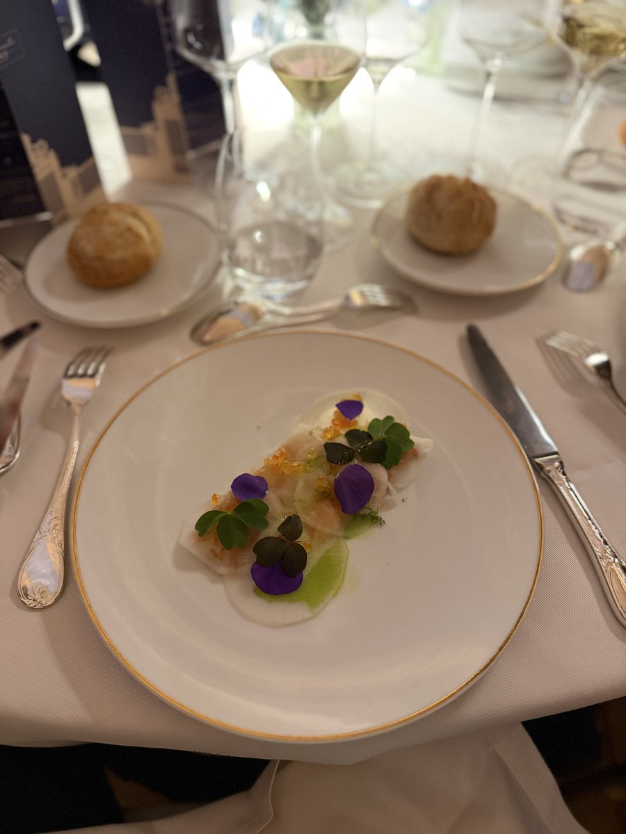 WillMcFletcher's tweet photo. PBW Dinner at Versailles was lit. Might change my Bio to "Digital assets manager" https://t.co/zXieQyXkuQ
