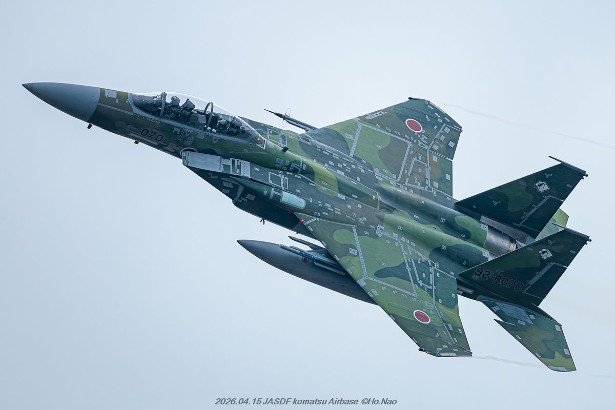 naopy09's tweet photo. 2026.04.15 航空自衛隊小松基地
午前の小雨模様の重たい雲が覆う中
アグレス（F15）３機、アグレス（T4）1機 https://t.co/DMvUhIKyj7