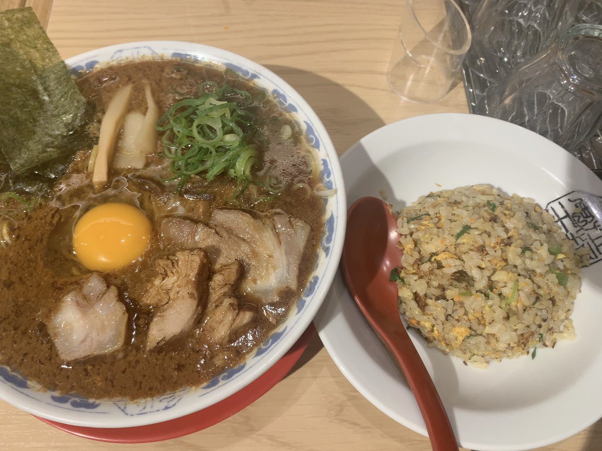 しゅ×2億 tweet media