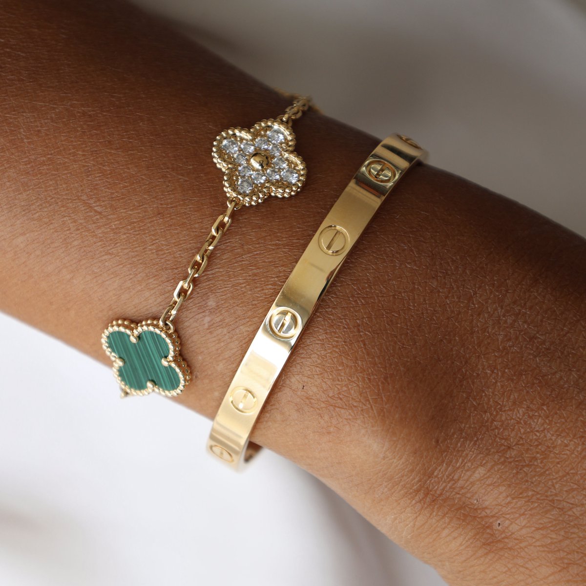 RichDiamonds's tweet photo. Effortless stacking ✨
Cartier Love meets Van Cleef &amp; Arpels for a timeless, elegant combination of gold, texture, and iconic design.
Explore more styling ideas:
👉 https://t.co/SnFuUpTklZ
#CartierLove #VanCleef #LuxuryJewellery #BraceletStack https://t.co/yFrDQZJ06M