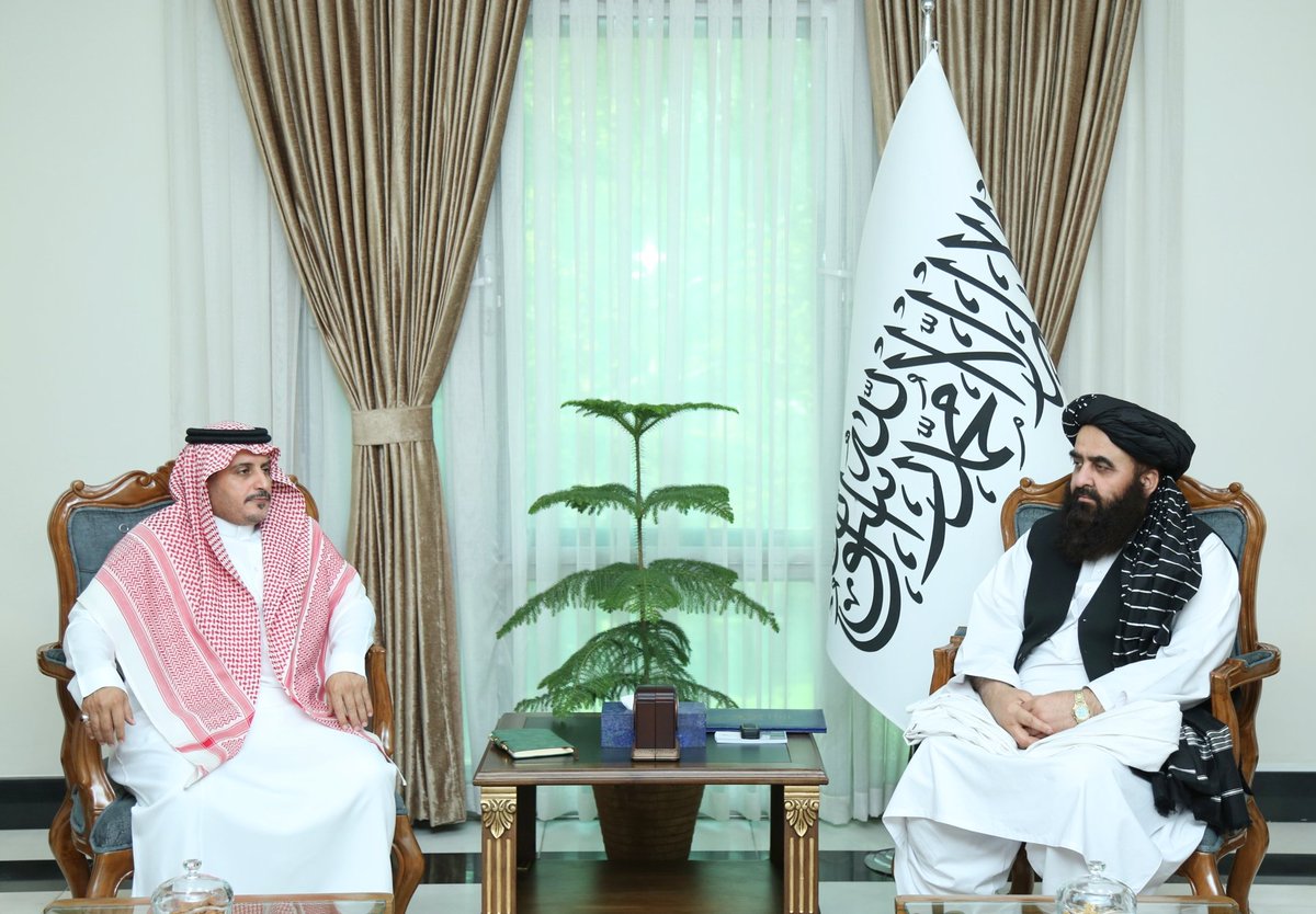 په کابل کې د سعودي عربستان سفیر، ښاغلي فیصل طلق البقمي، د افغانستان اسلامي امارت د بهرنیو چارو له وزیر، محترم مولوي امیرخان متقي سره وکتل.

په دې لیدنه کې د سیمه‌ییزو تحولاتو او د چین اورمچي ښار کې د ترسره شویو مذاکراتو په اړه خبرې وشوې.
د هېواد د بهرنیو چارو وزیر پاکستاني لوري