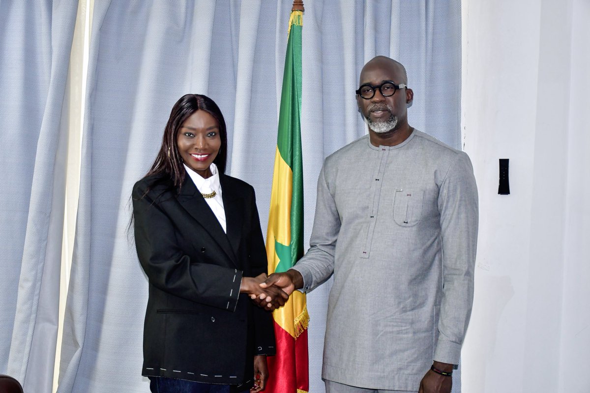 Coumba_Gawlo's tweet photo. Retour sur ma visite de courtoisie et de collaboration à mon ami et frère Monsieur Fadilou Keita, Directeur général de la Caisse de Dépôt et de Consignation @cdcsenegal.
#coumbagawlo #tendance #artist #love #Music #fashion #Africansinger #tendance #people #senegal https://t.co/4KahVUAfQl