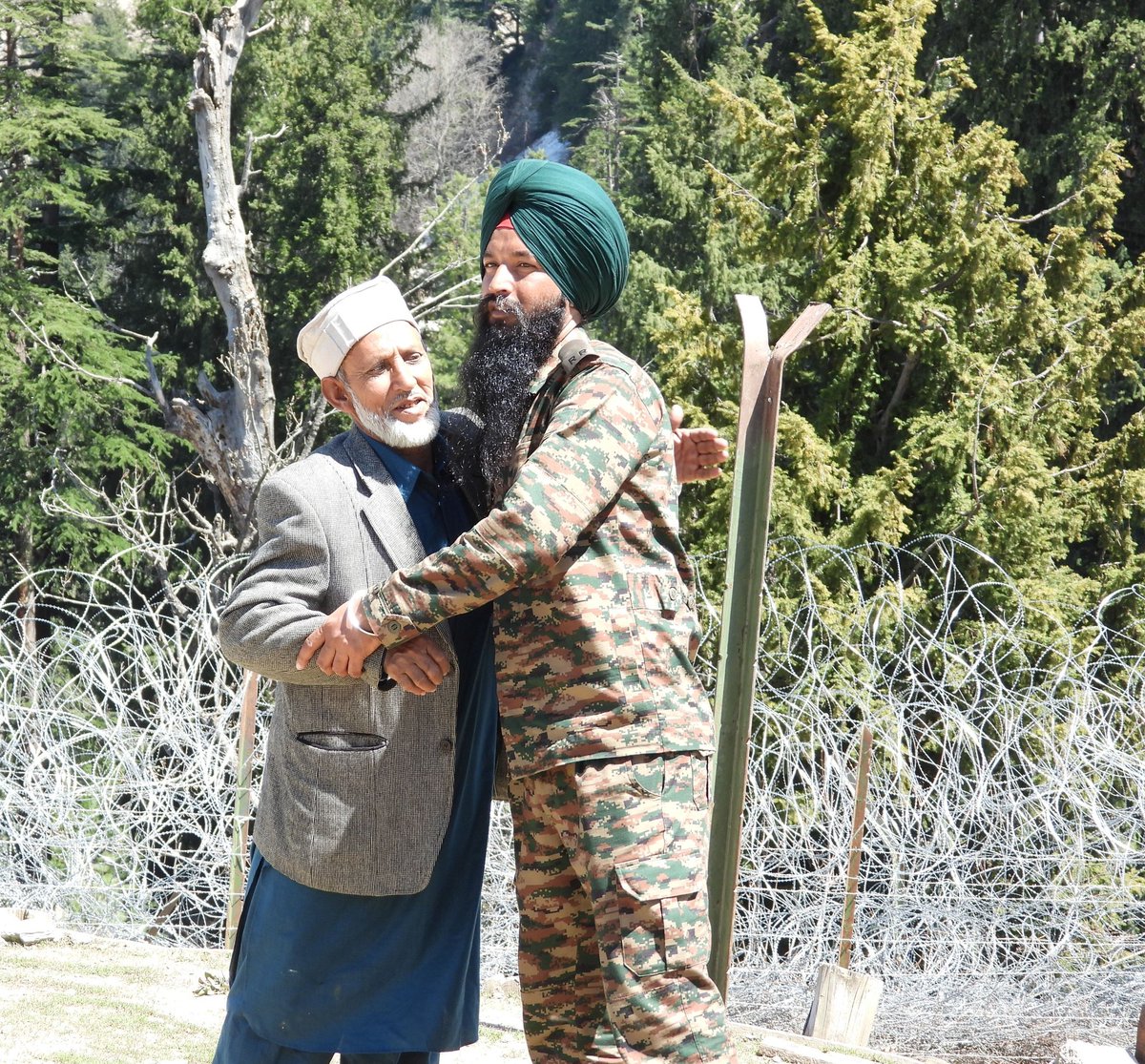 GujarShabnam's tweet photo. Celebrating #Baisakhi with hearts united Baisakhi was marked on 14 Apr 26 across Keran Bowl with langers in Keran, Kundian, Patra and Kachhal extending warm hospitality to Civ Administration and Civilians in transit, fortifying the enduring bond of trust . https://t.co/R0B93LeLOV