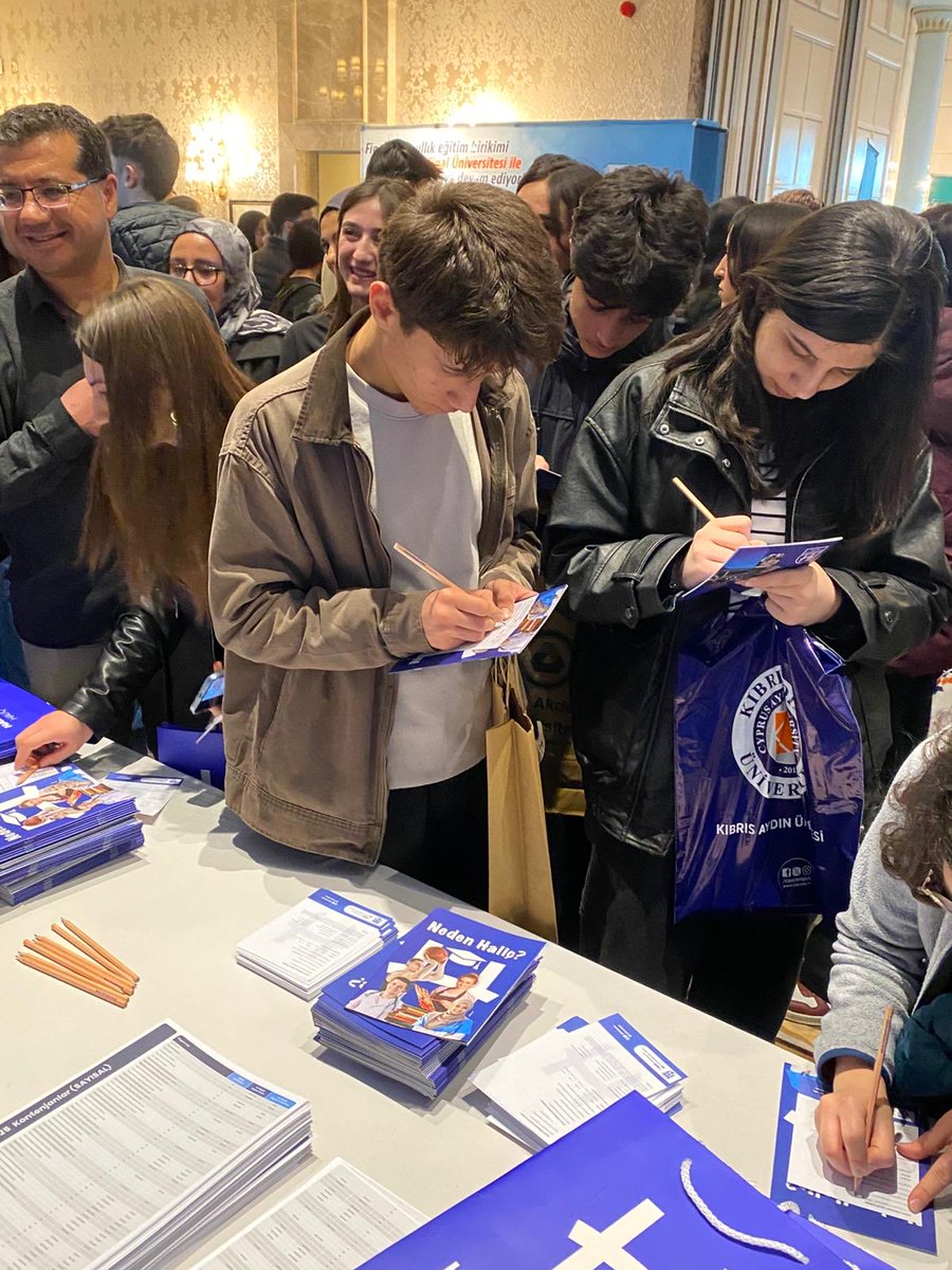 Van Üniversite Tanıtım Fuarında yerimizi aldık.

Aday öğrencilerle bir araya gelerek üniversite hayatına dair merak edilenleri paylaştık, tercih sürecine yönelik keyifli sohbetler gerçekleştirdik.

Bizimle buluşan tüm öğrencilere teşekkür ediyoruz. 💙