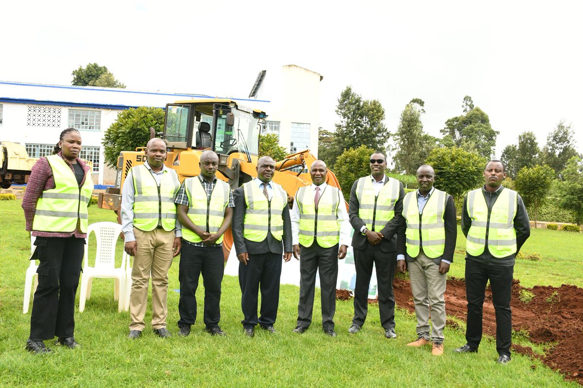 Mwaikibaki_hosp's tweet photo. This was witnessed by key stakeholders including the Ag.CEO-Dr. Mûirûrí, the Area MP- Hon. Wambûgû Wainaina, Board members and MKRH staff reflecting a shared commitment to delivering impactful healthcare.

#MKRH
#UHC https://t.co/ppkFYqih4r