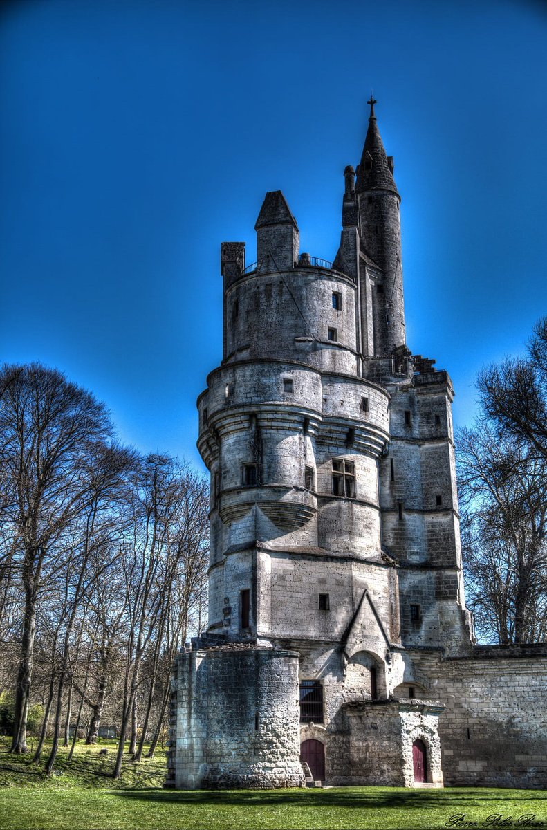 MiguelCalabria3's tweet image. 🏰Le château de Septmontssa notoriété à son donjon du XIVe siècle #France 
«À deux lieux de Soissons… dans une charmante vallée… il y a un admirable châtelet du XIVe siècle… ancienne demeure des évêques de Soisson ».
✒️Victor Hugo, à sa femme, 1835
📸©2025 ·BigPolarBear