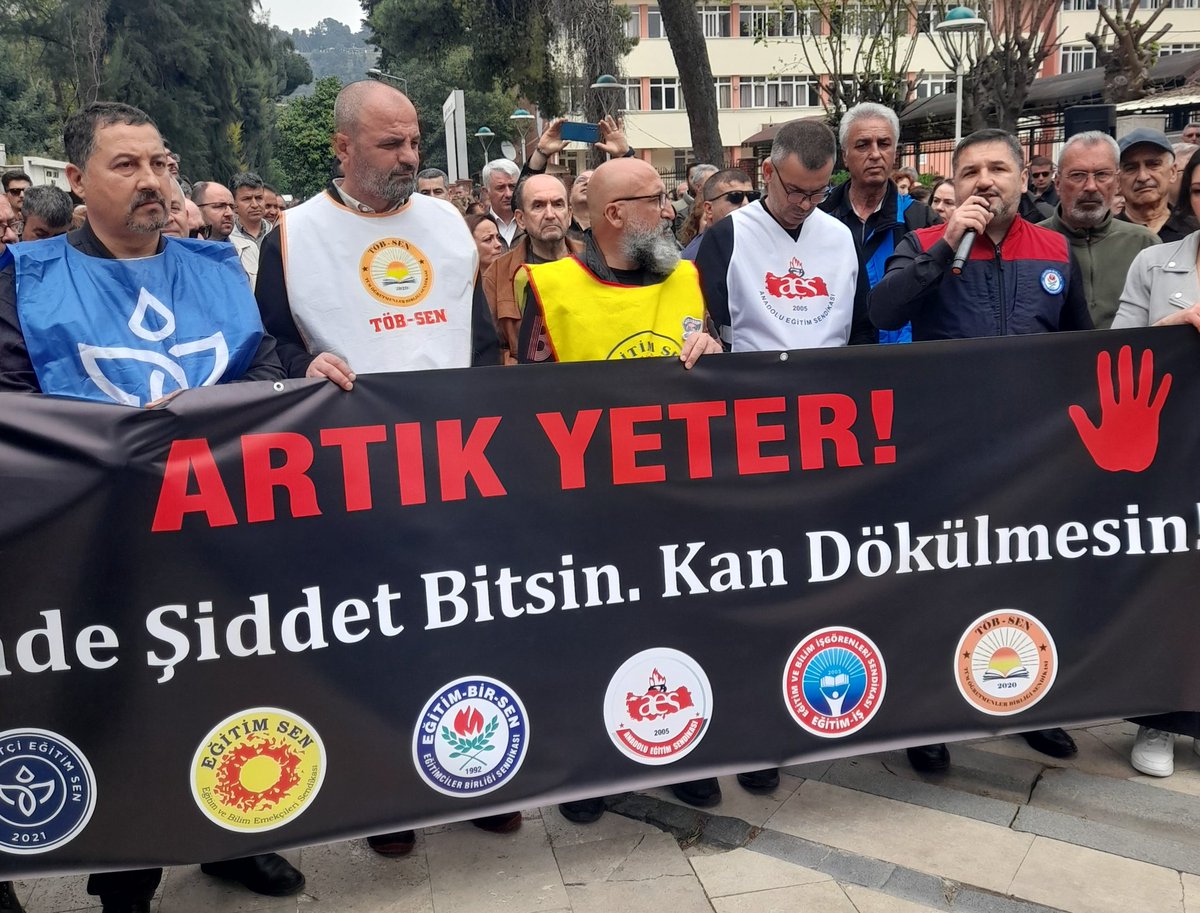ebsaydin1's tweet photo. 📍 Şanlıurfa / Siverek’te yaşanan okul saldırısına karşı sessiz kalmadık!
Eğitim yuvalarımızda şiddetin hiçbir türünü kabul etmiyoruz. Öğretmenlerimizin, öğrencilerimizin ve eğitim çalışanlarının güvenliği kırmızı çizgimizdir.

#siverek @EgitimBirSen @_aliyalcin_ @fatihefe09 https://t.co/QoMvliI714