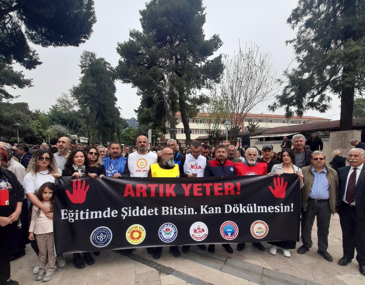ebsaydin1's tweet photo. 📍 Şanlıurfa / Siverek’te yaşanan okul saldırısına karşı sessiz kalmadık!
Eğitim yuvalarımızda şiddetin hiçbir türünü kabul etmiyoruz. Öğretmenlerimizin, öğrencilerimizin ve eğitim çalışanlarının güvenliği kırmızı çizgimizdir.

#siverek @EgitimBirSen @_aliyalcin_ @fatihefe09 https://t.co/QoMvliI714