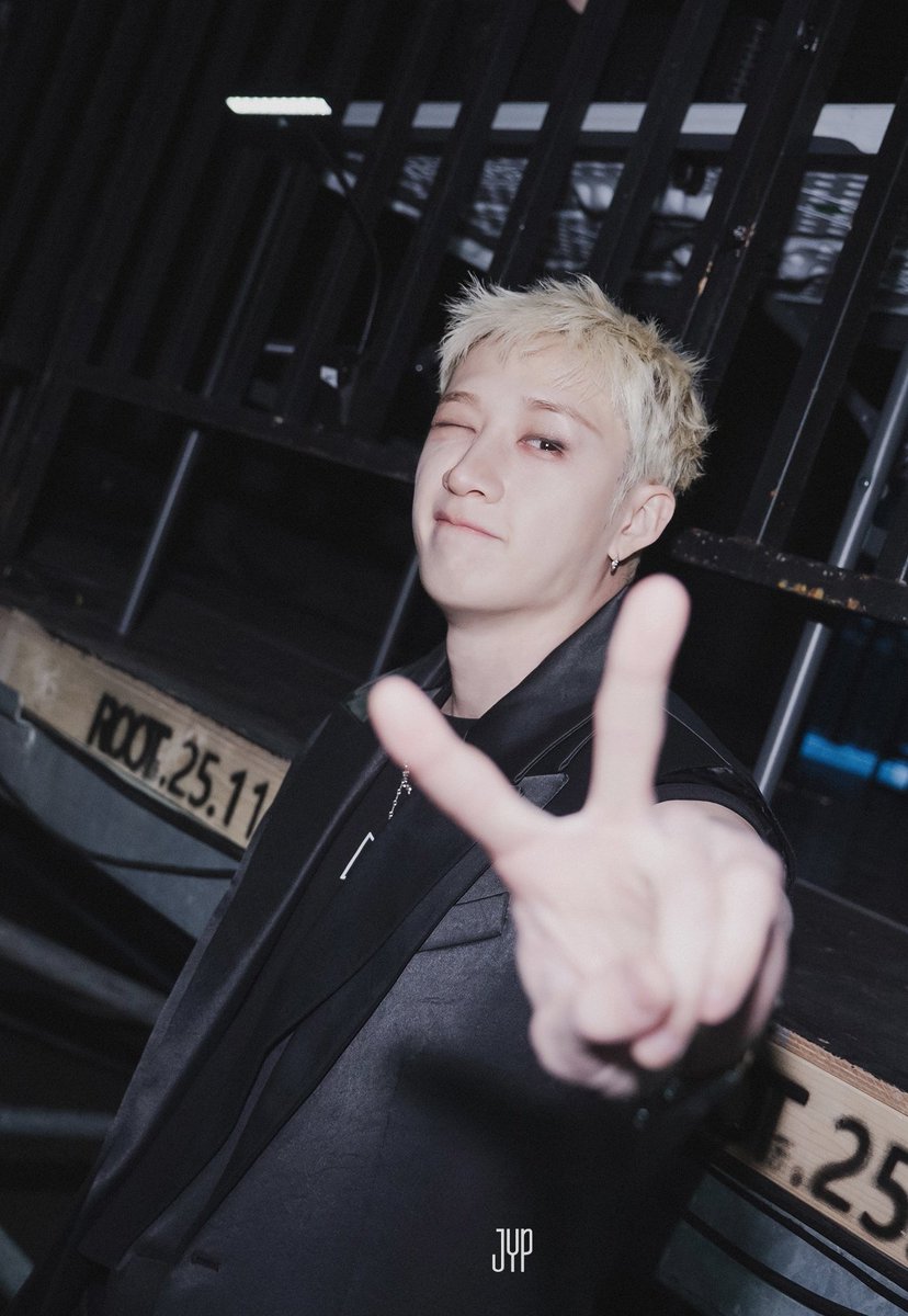 ๋ง์ค tweet media