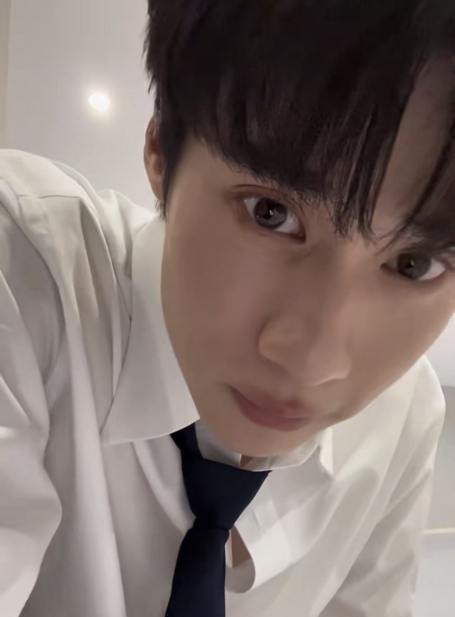 b ⋆˚✿˖° tweet media