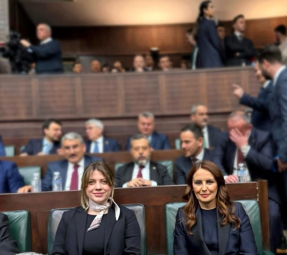 Av_Sibel33's tweet photo. 📍AK Parti Grup Toplantısı 

Genel Başkanımız ve Cumhurbaşkanımız Sayın Recep Tayyip Erdoğan’ın teşrif ve hitaplarıyla, olağan grup toplantımızı gerçekleştirdik. 

Toplantımızın partimiz, ülkemiz ve milletimiz için hayırlara vesile olmasını temenni ediyorum. 

@akparti https://t.co/EC8sghrs5V